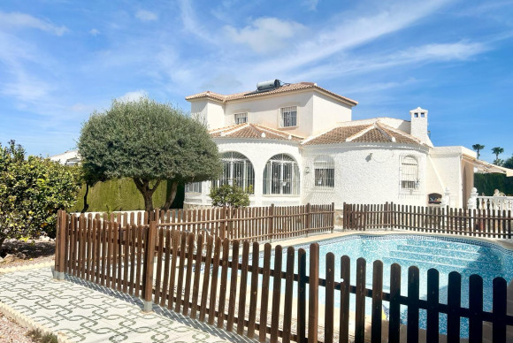 Villa for sale - Reventa - Torrevieja - La Siesta