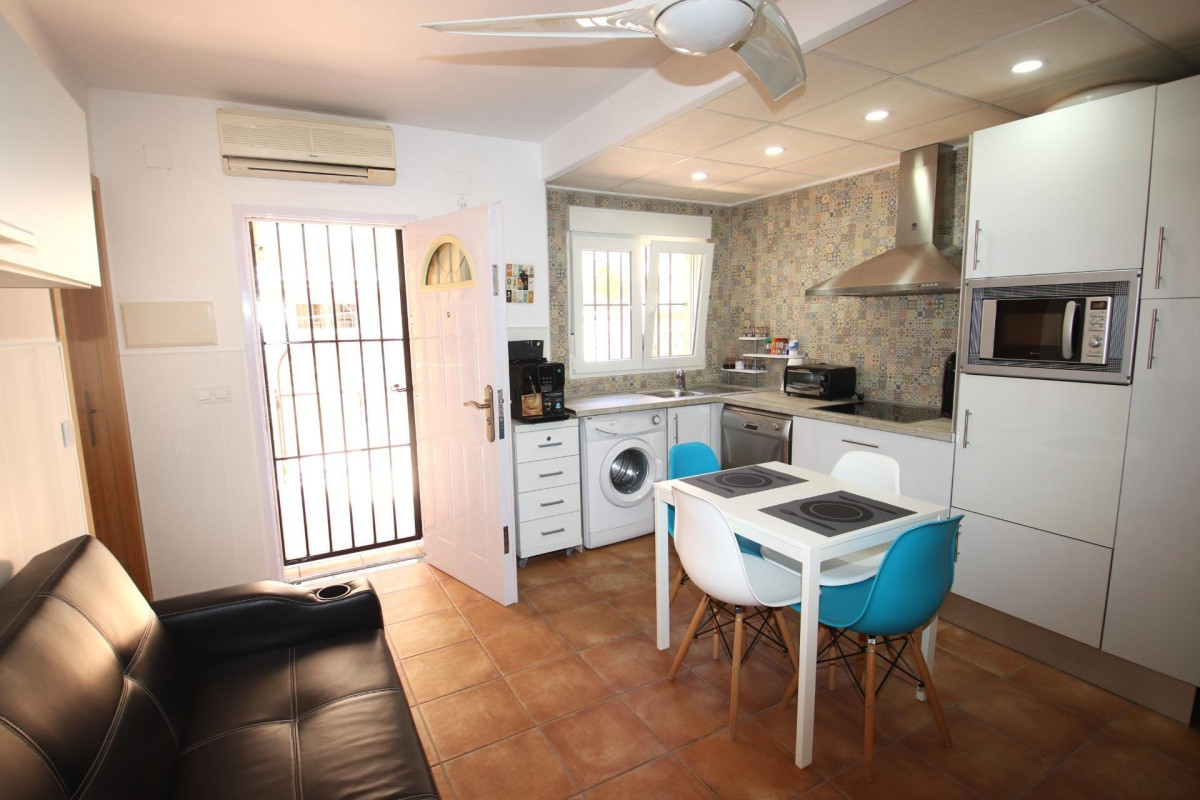 Resale - Apartment  - Torrevieja - Doña ines