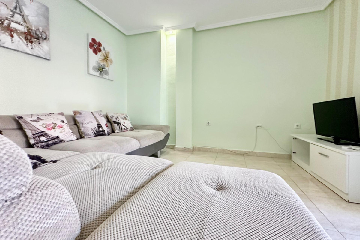 Resale - Apartment  - Torrevieja - Paseo maritimo