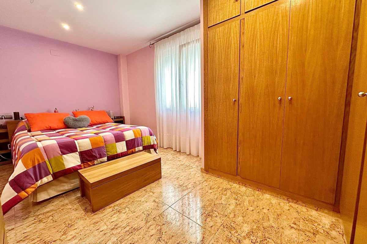 Resale - Apartment  - Torrevieja - Paseo maritimo