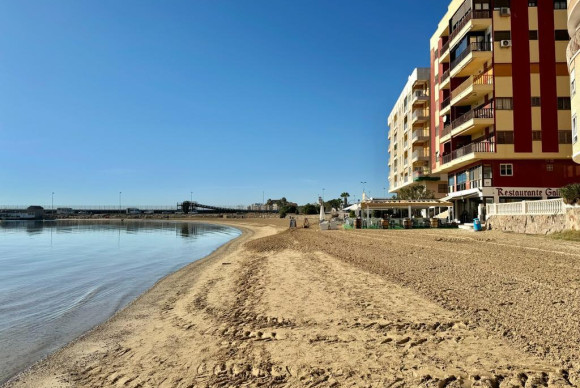 Resale - Apartment  - Torrevieja - Playa del Acequión