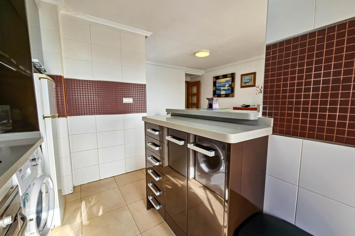 Resale - Penthouse - Torrevieja - Calle Campoamor, 13, 03181
