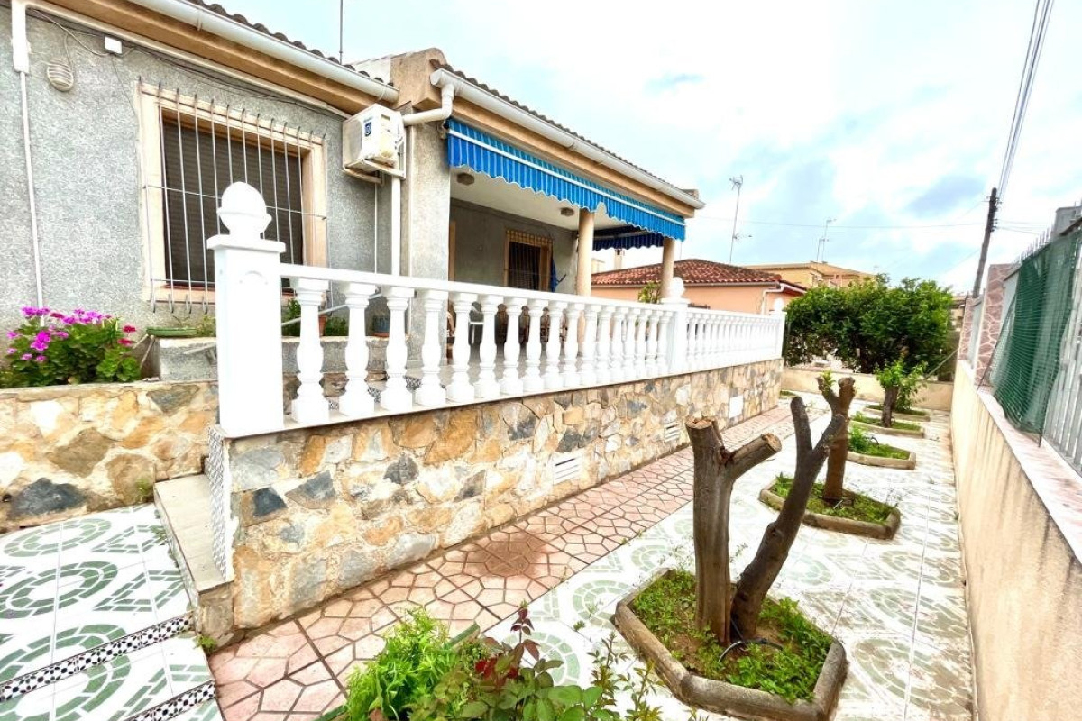 Resale - House - Torrevieja - Centro
